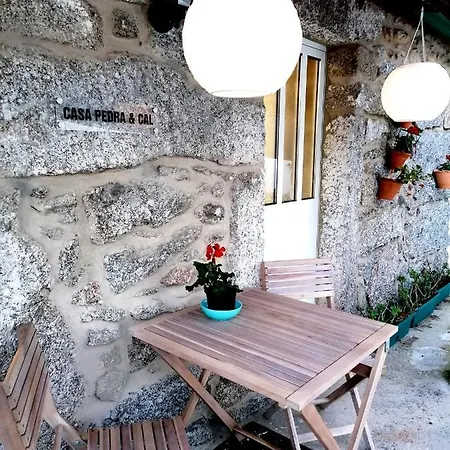Casa Pedra & Cal Nyaraló *